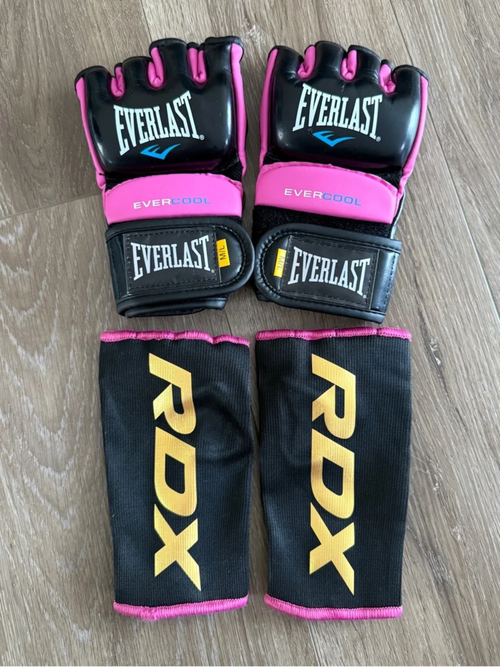 Everlast Evercool MMA Training Gloves + RDX Hand Wraps Pink/Black M/L